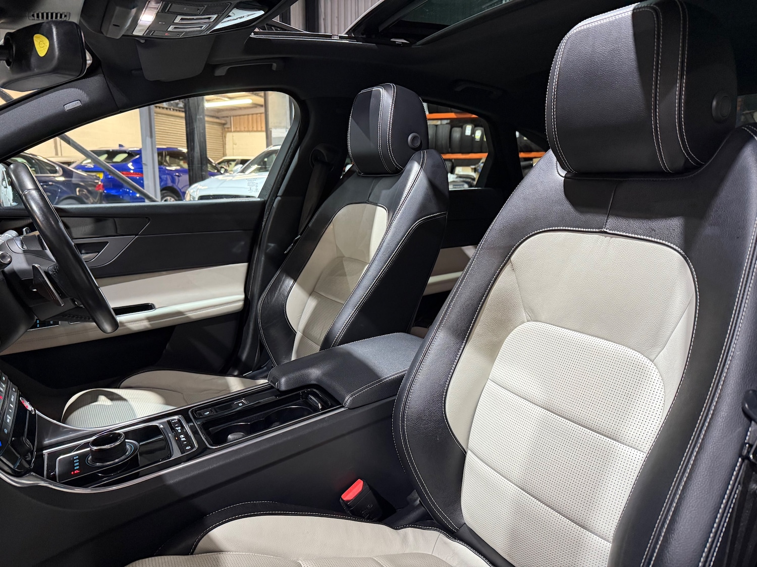 Used Jaguar XF 2017 for sale - 76445602: Photo 11