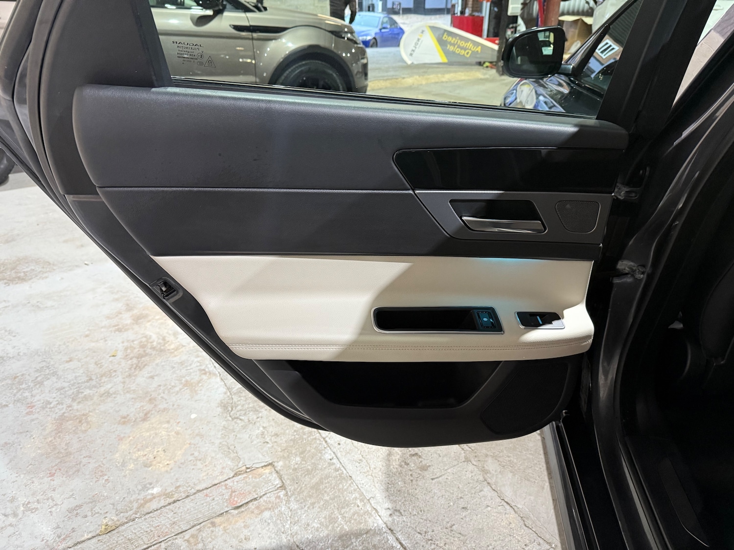 Used Jaguar XF 2017 for sale - 76445602: Photo 14