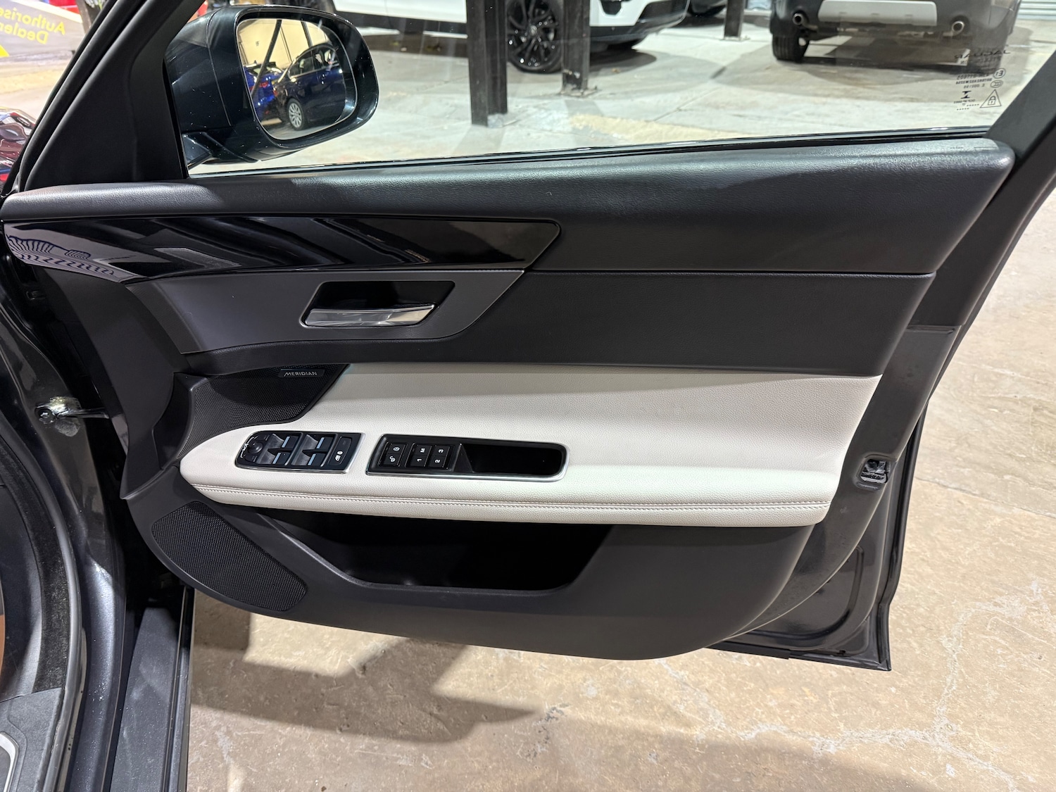 Used Jaguar XF 2017 for sale - 76445602: Photo 23