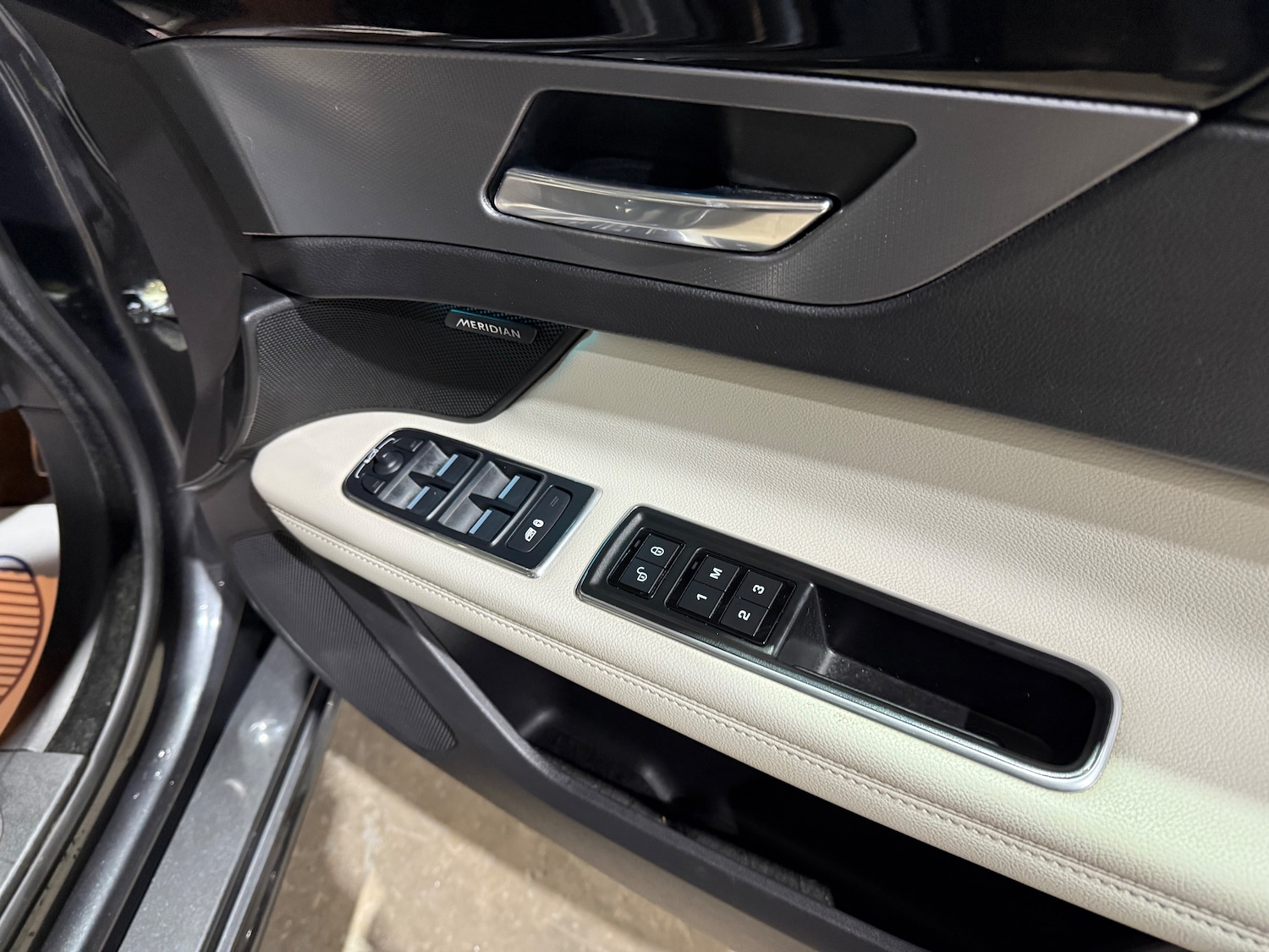 Used Jaguar XF 2017 for sale - 76445602: Photo 24