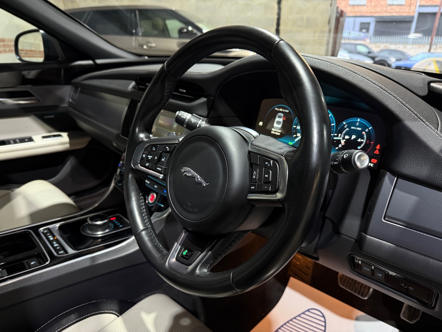 Used Jaguar XF 2017 for sale - 76445602: Photo 26