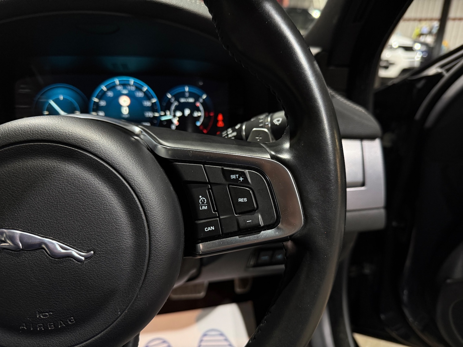 Used Jaguar XF 2017 for sale - 76445602: Photo 33