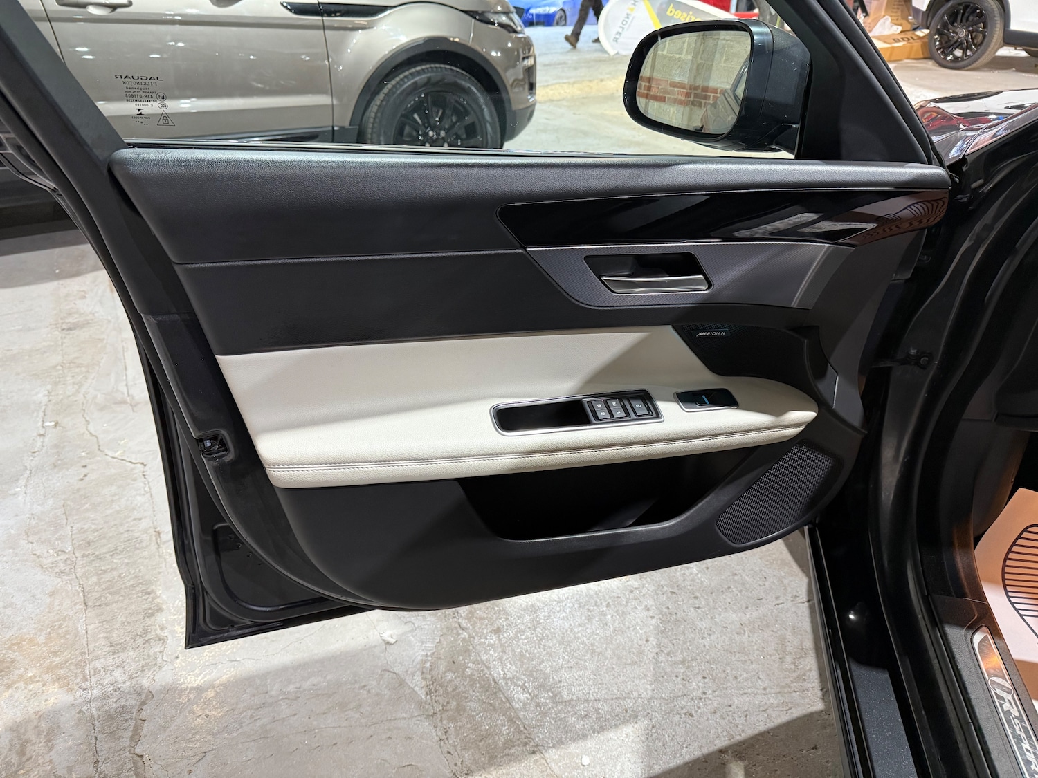 Used Jaguar XF 2017 for sale - 76445602: Photo 7