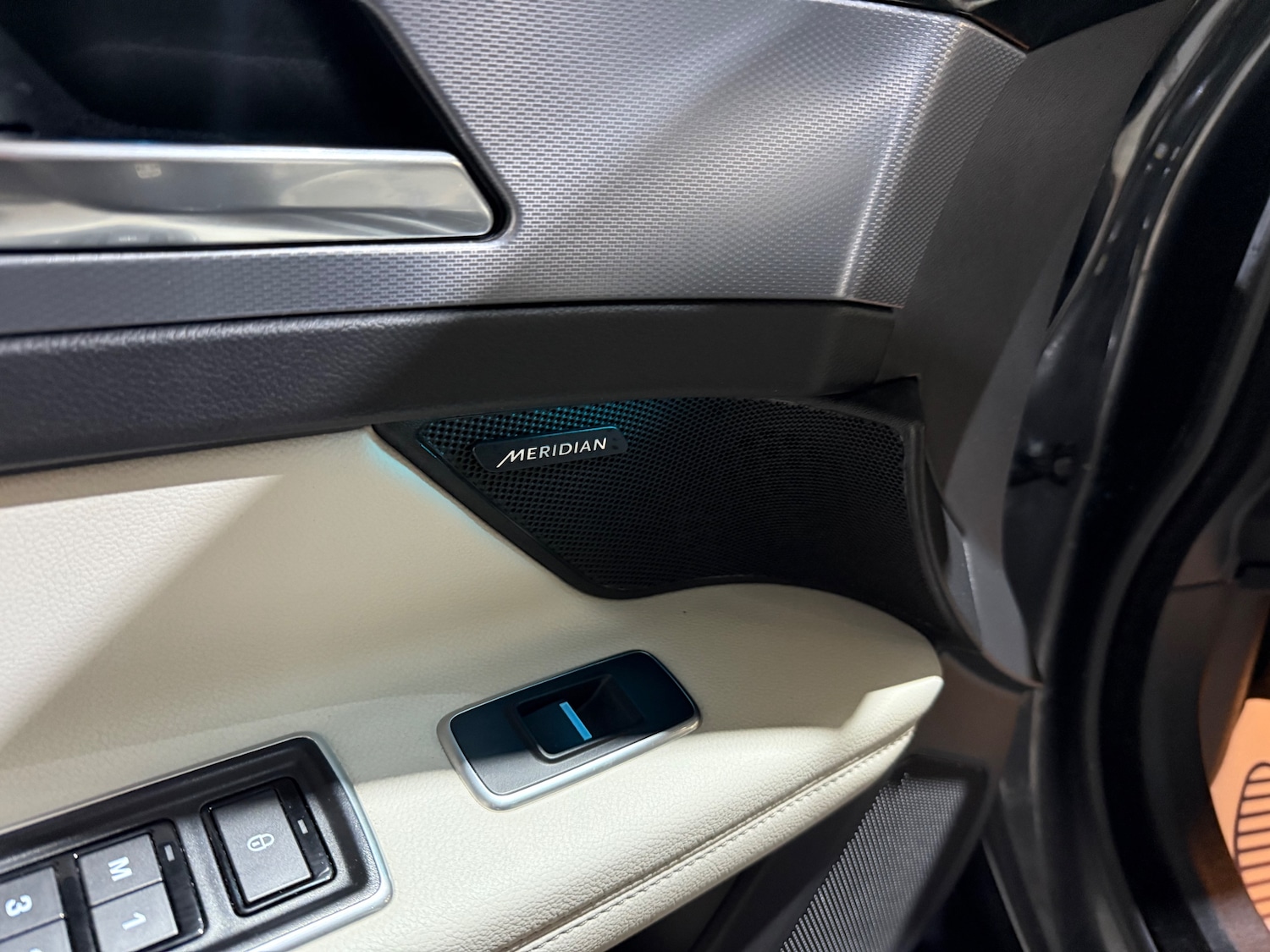 Used Jaguar XF 2017 for sale - 76445602: Photo 9