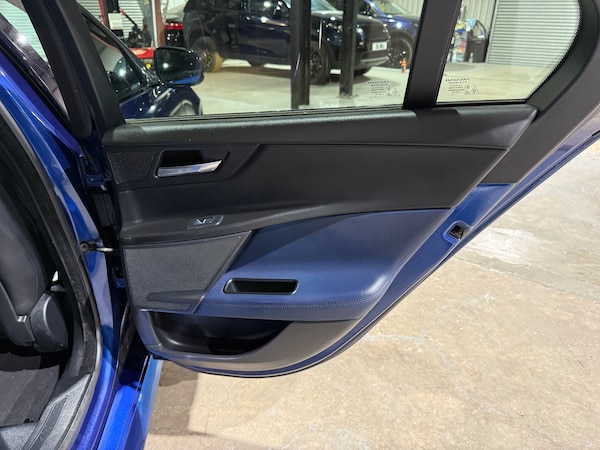 Used Jaguar XE 2015 for sale - 76250693: Photo 17