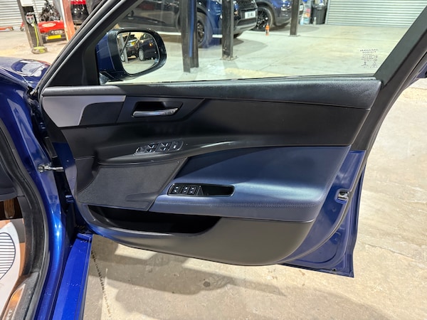Used Jaguar XE 2015 for sale - 76250693: Photo 20