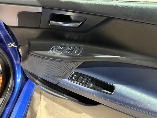 Used Jaguar XE 2015 for sale - 76250693: Photo 21
