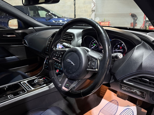 Used Jaguar XE 2015 for sale - 76250693: Photo 23