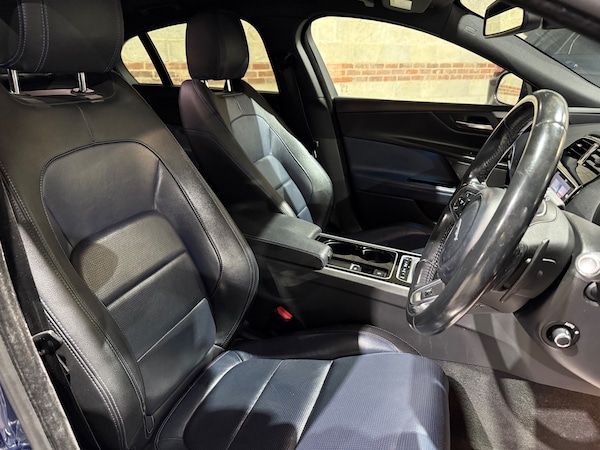 Used Jaguar XE 2015 for sale - 76250693: Photo 25