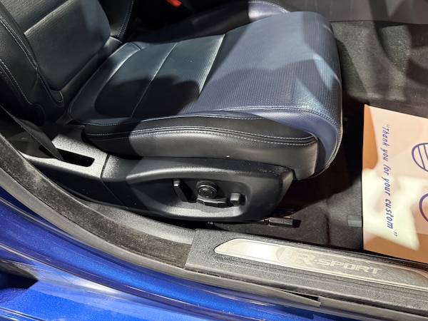Used Jaguar XE 2015 for sale - 76250693: Photo 26