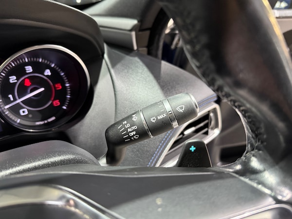 Used Jaguar XE 2015 for sale - 76250693: Photo 31