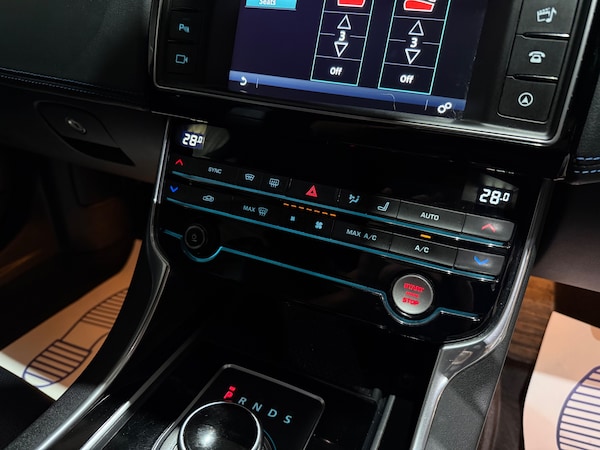 Used Jaguar XE 2015 for sale - 76250693: Photo 37