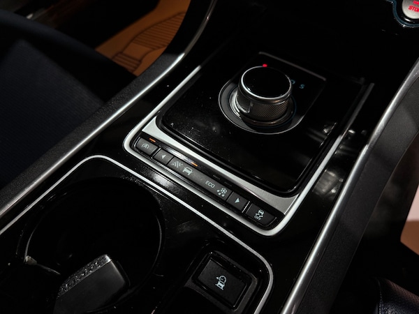 Used Jaguar XE 2015 for sale - 76250693: Photo 39