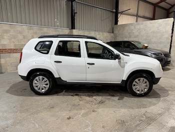 Used Dacia Duster 2014 for sale - 76143645: Photo 2
