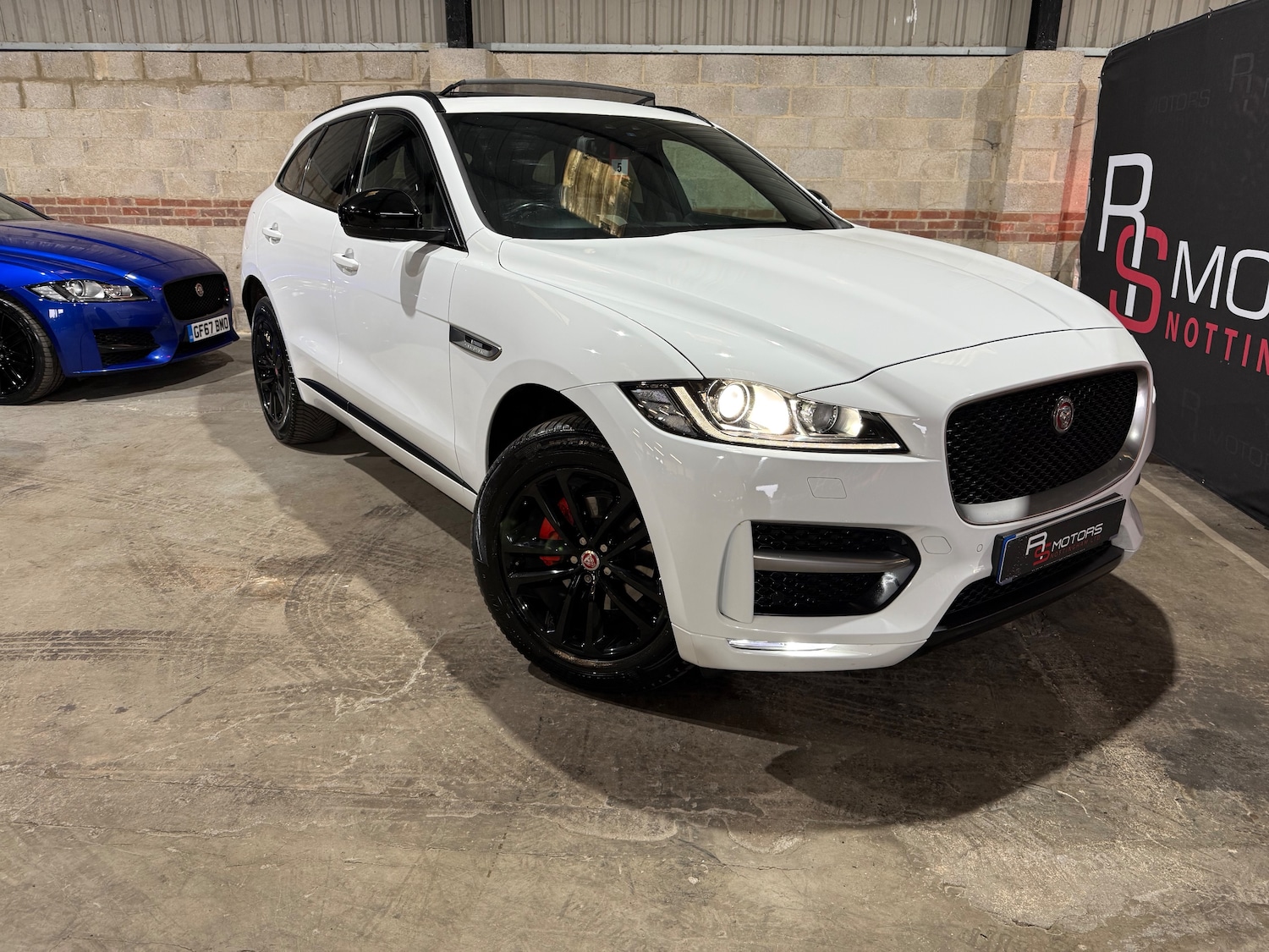 Used Jaguar F-Pace 2016 for sale - 77813464: Photo 2