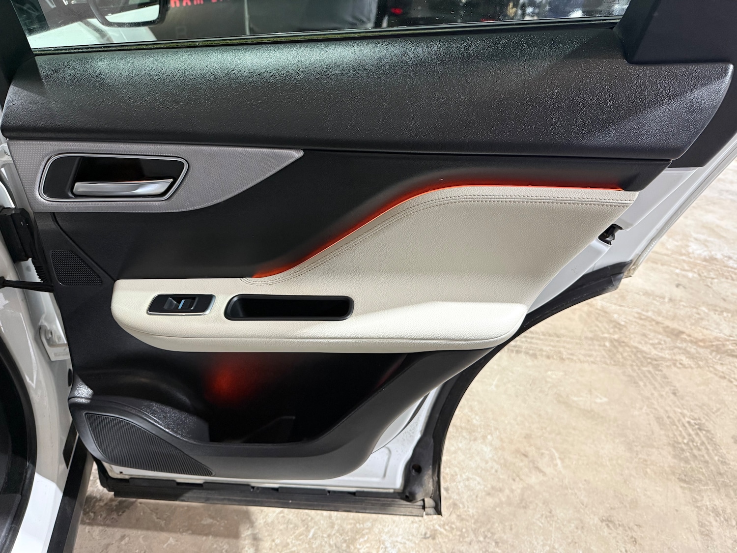 Used Jaguar F-Pace 2016 for sale - 77813464: Photo 33