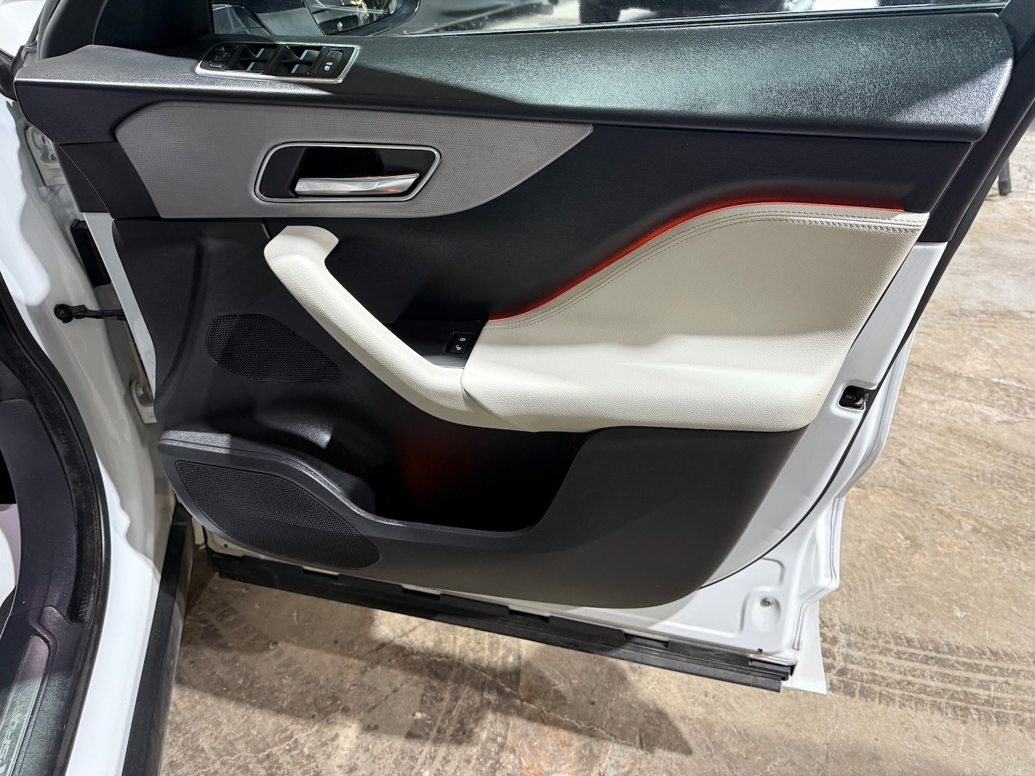 Used Jaguar F-Pace 2016 for sale - 77813464: Photo 36