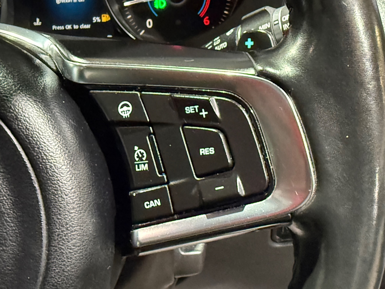 Used Jaguar F-Pace 2016 for sale - 77813464: Photo 40