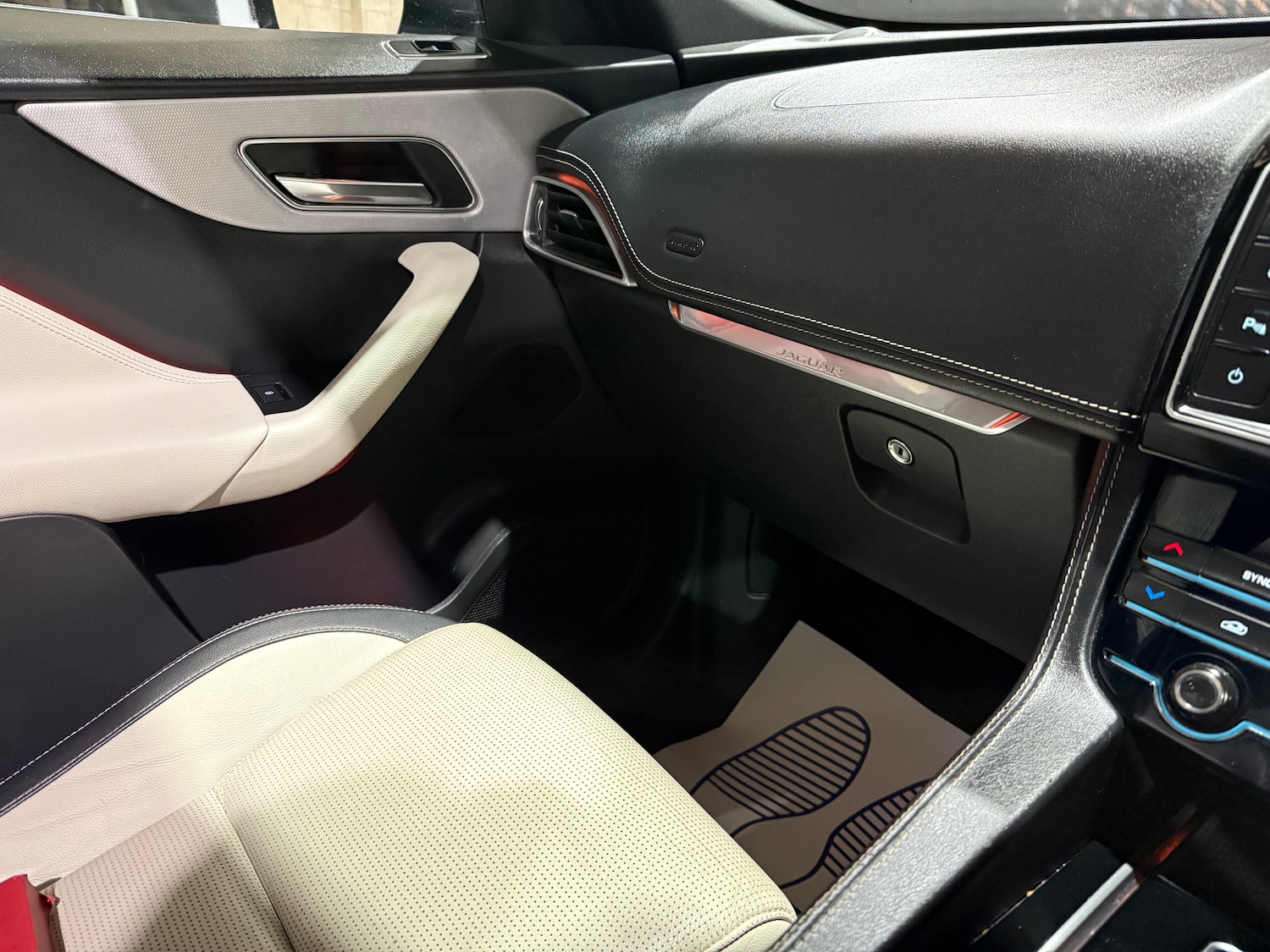 Used Jaguar F-Pace 2016 for sale - 77813464: Photo 44