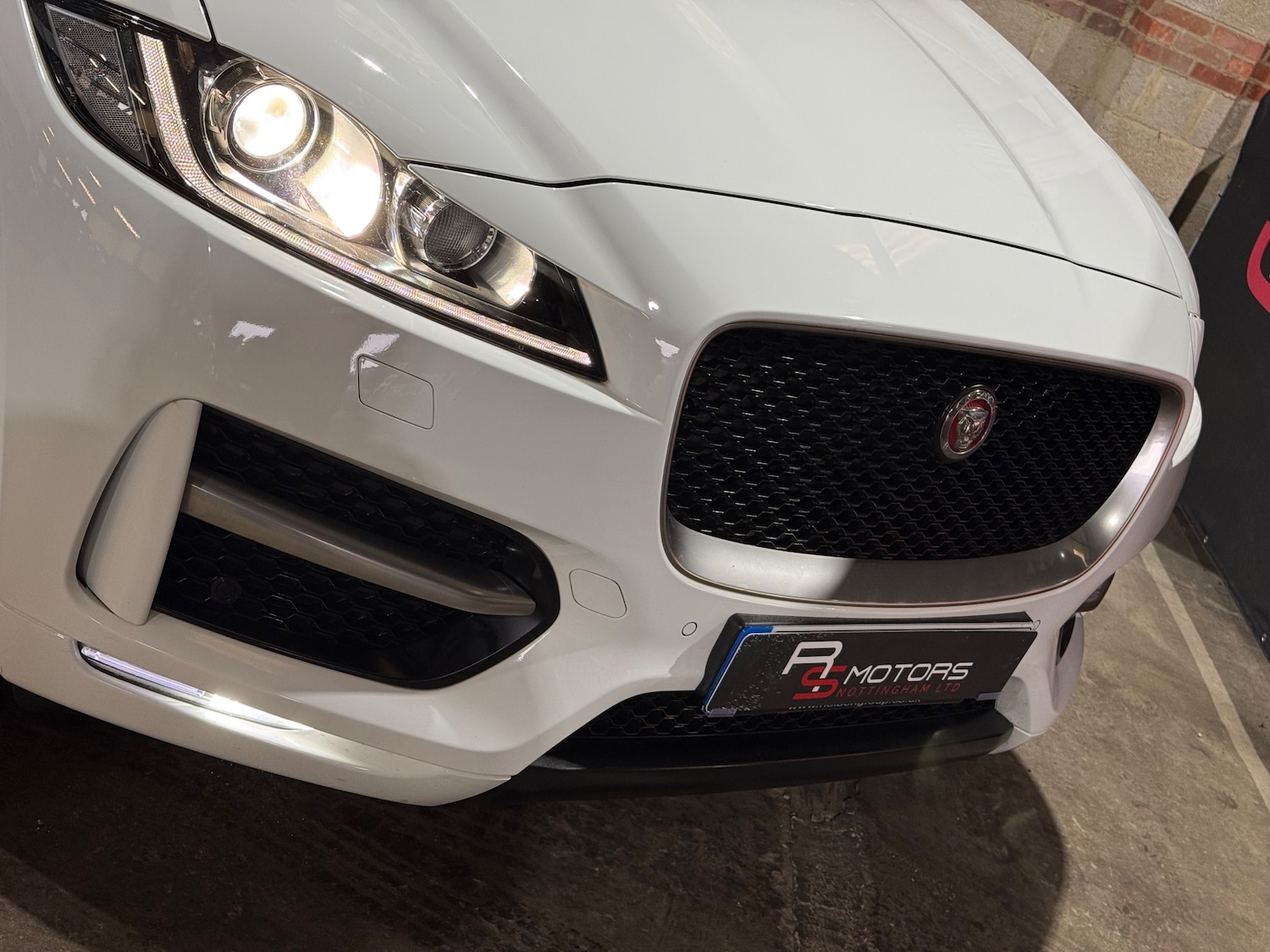 Used Jaguar F-Pace 2016 for sale - 77813464: Photo 9