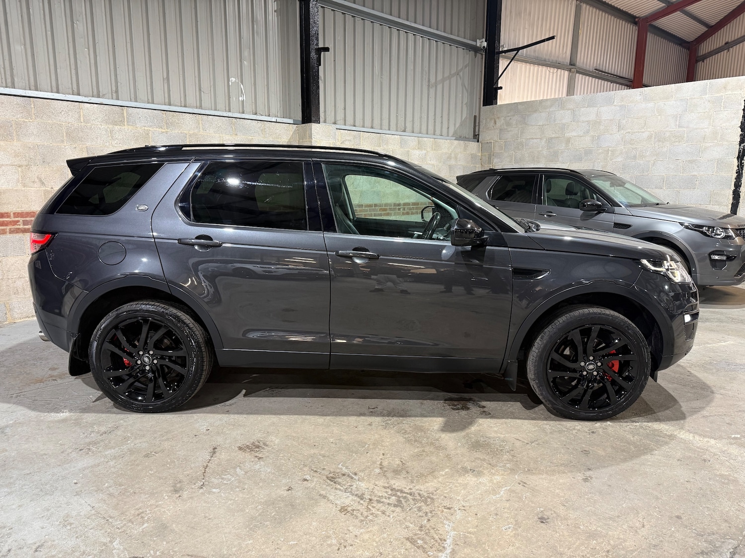 Used Land Rover Discovery Sport 2017 for sale - 76931718: Photo 2
