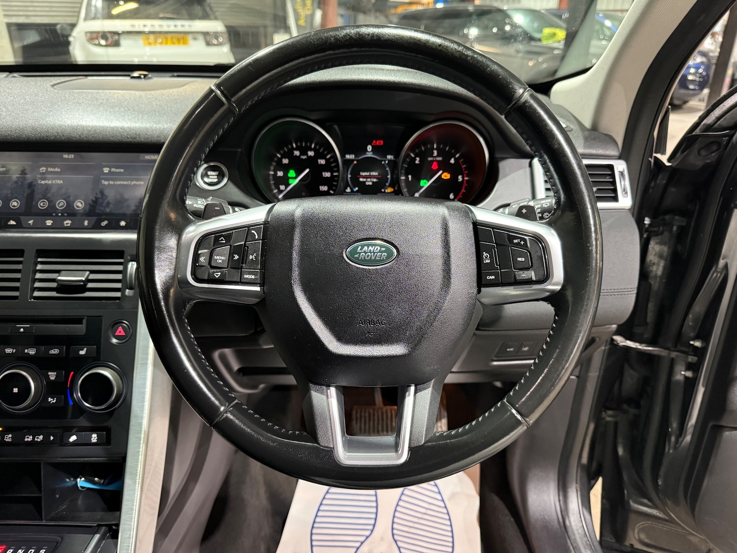 Used Land Rover Discovery Sport 2017 for sale - 76931718: Photo 31