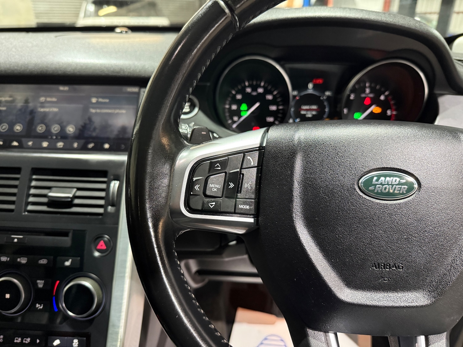 Used Land Rover Discovery Sport 2017 for sale - 76931718: Photo 32