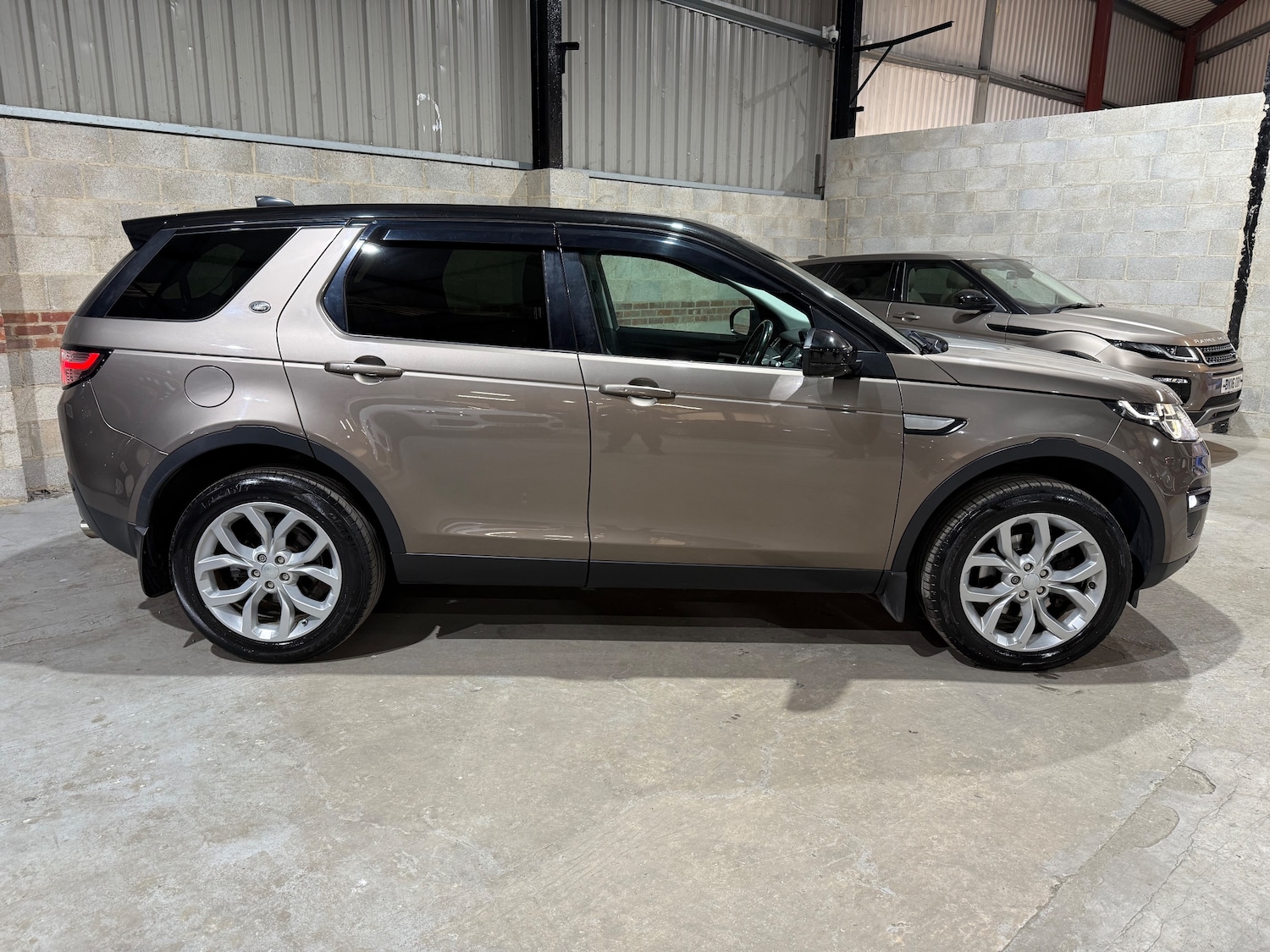 Used Land Rover Discovery Sport for sale - 76477468: Photo 2