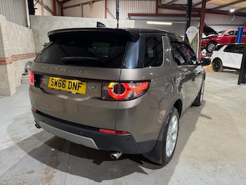 Used Land Rover Discovery Sport 2016 for sale - 76477468: Photo