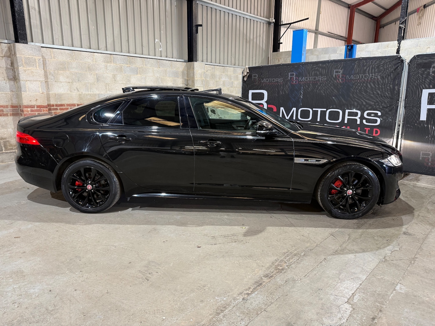 Used Jaguar XF 2018 for sale - 77931775: Photo 2