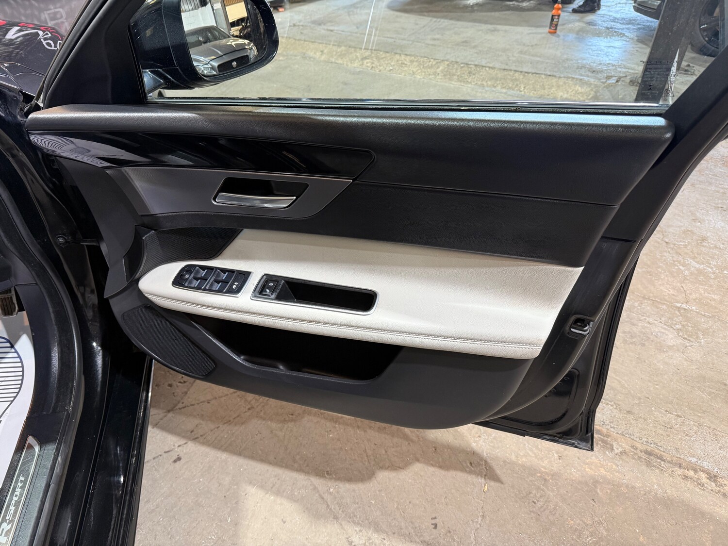 Used Jaguar XF 2018 for sale - 77931775: Photo 23