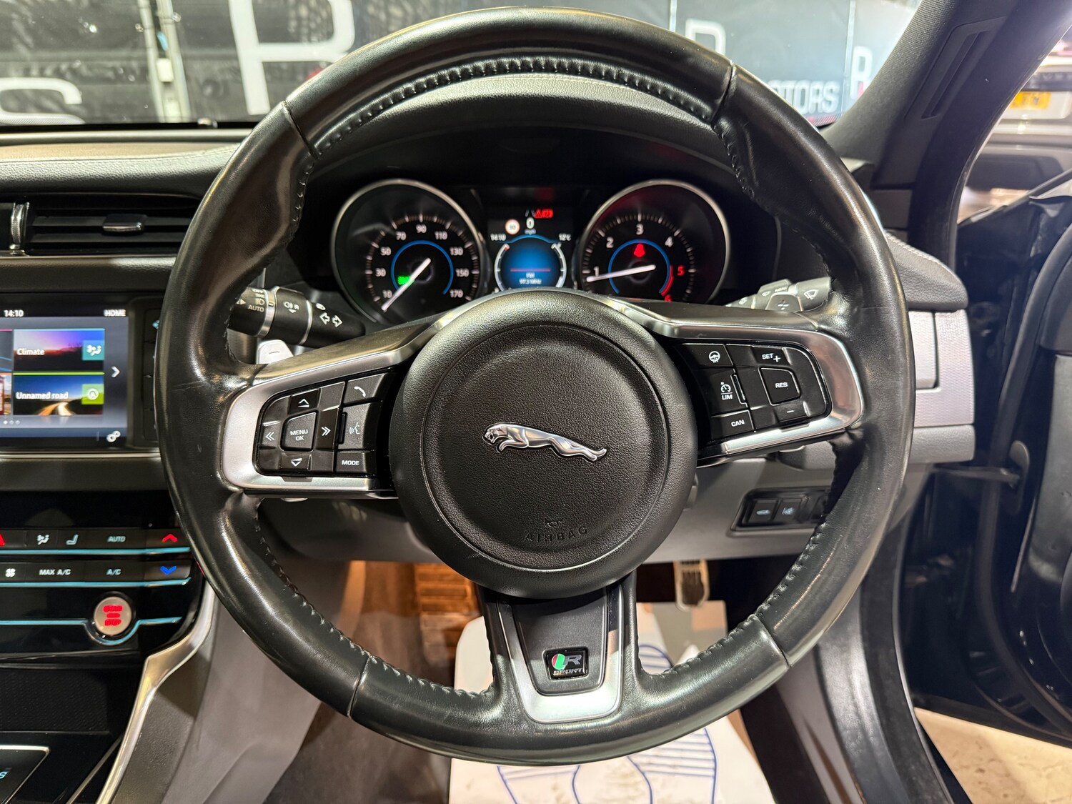 Used Jaguar XF 2018 for sale - 77931775: Photo 33