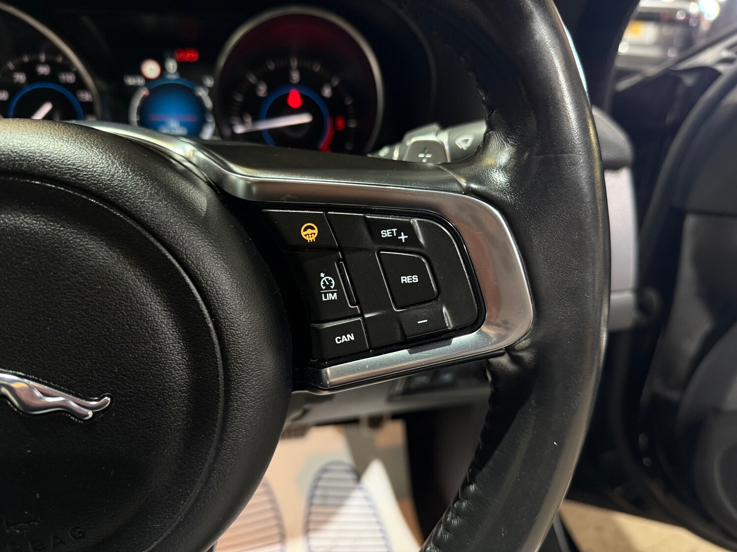 Used Jaguar XF 2018 for sale - 77931775: Photo 34