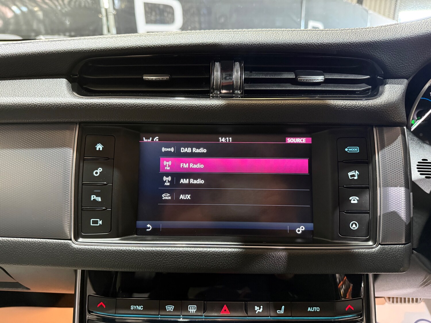 Used Jaguar XF 2018 for sale - 77931775: Photo 39