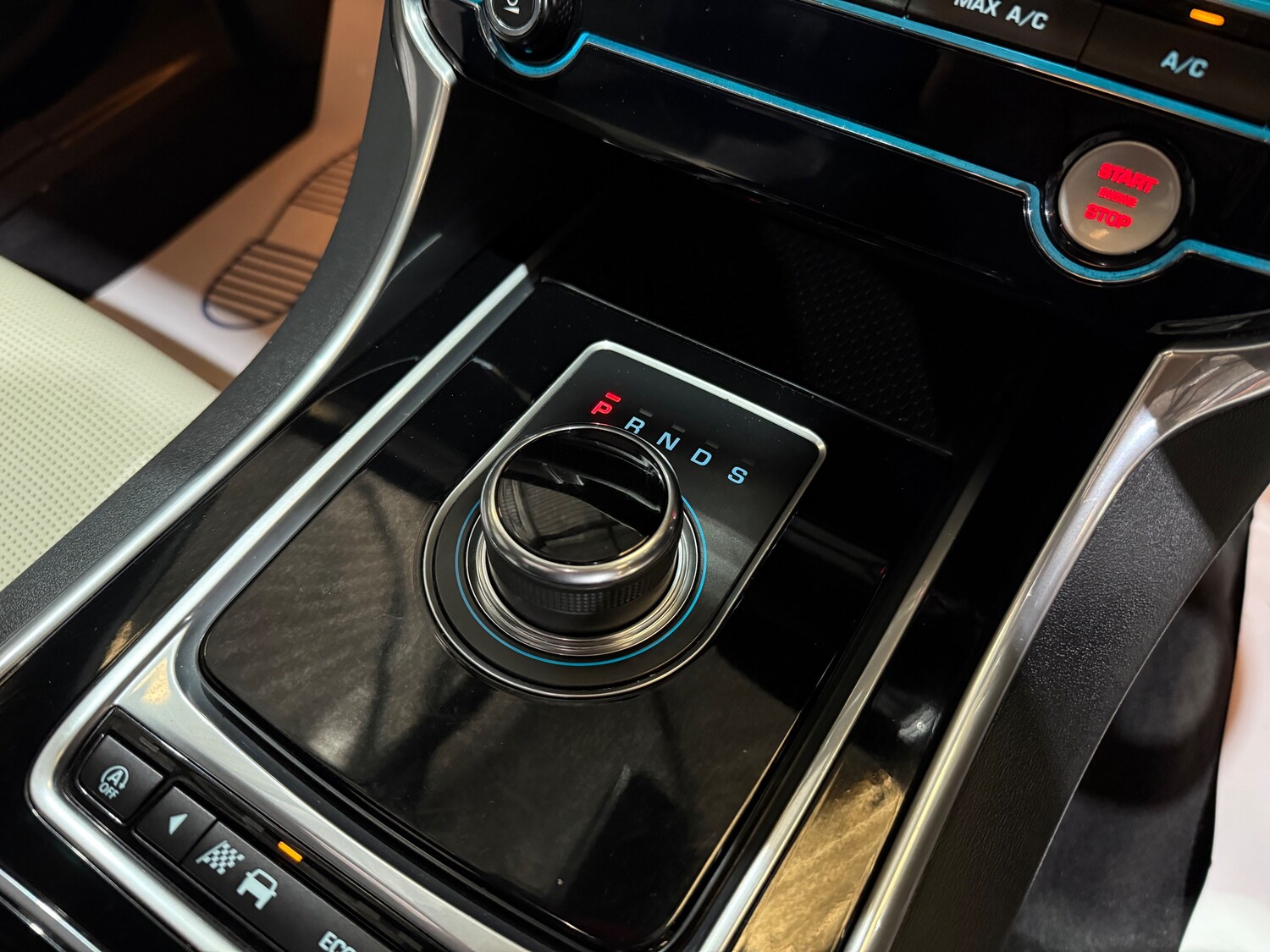 Used Jaguar XF 2018 for sale - 77931775: Photo 41