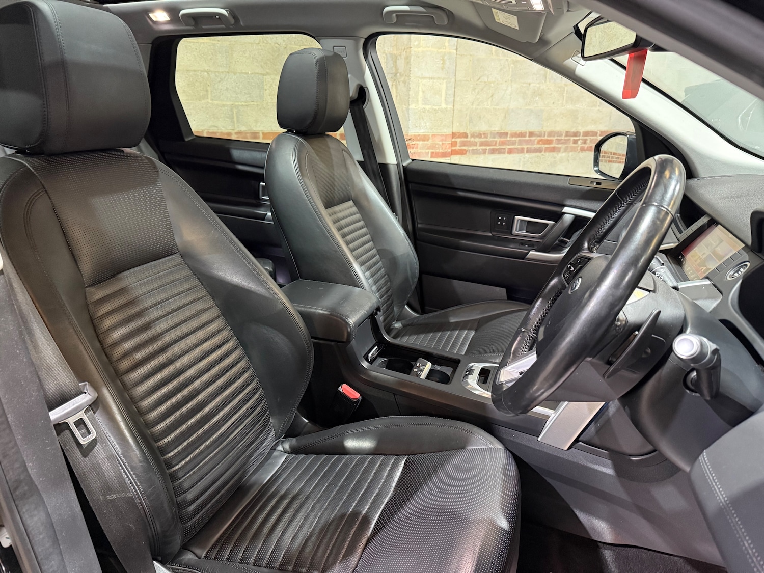 Used Land Rover Discovery Sport 2017 for sale - 76739373: Photo 34