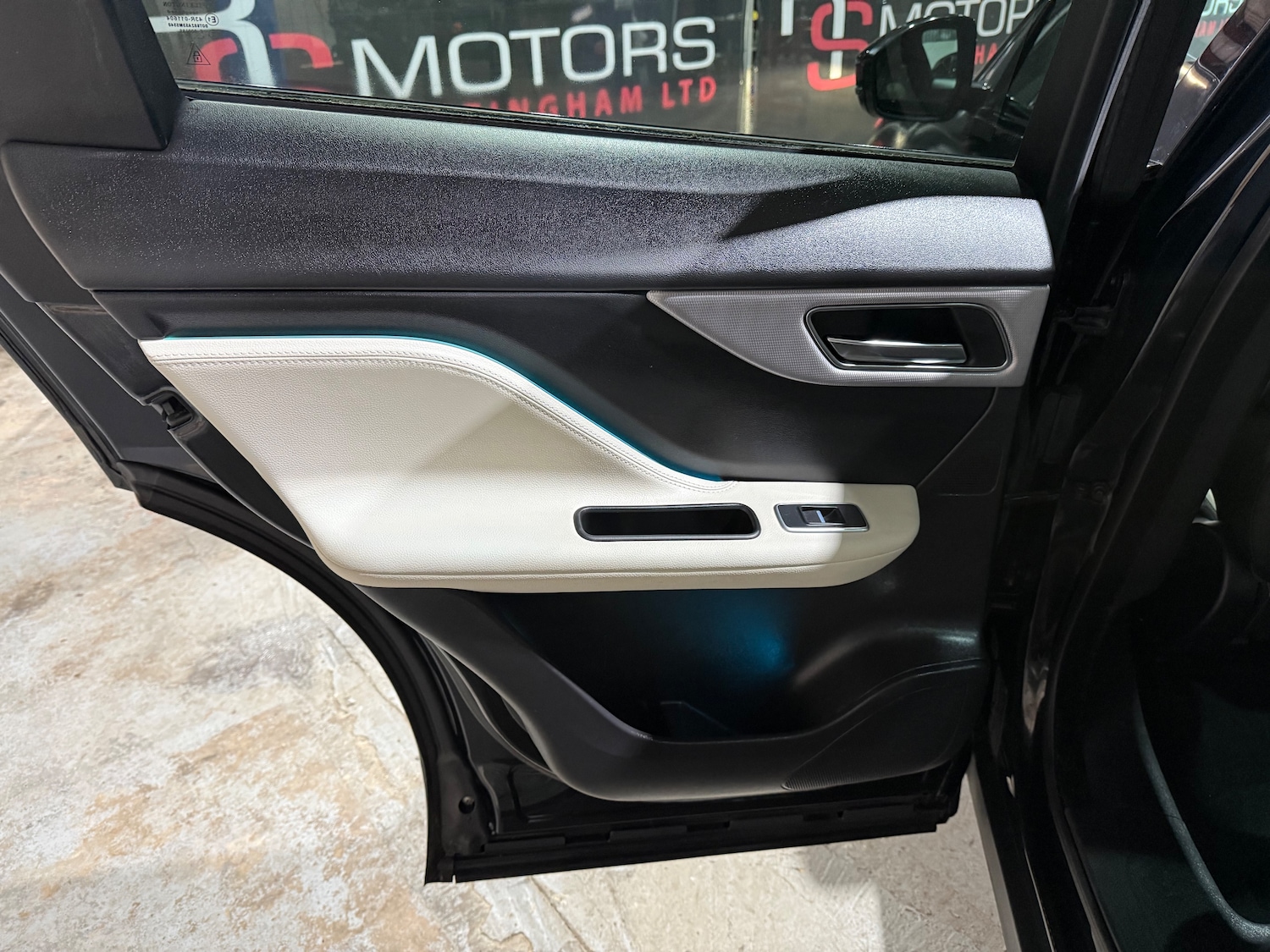 Used Jaguar F-Pace 2017 for sale - 77398488: Photo 13