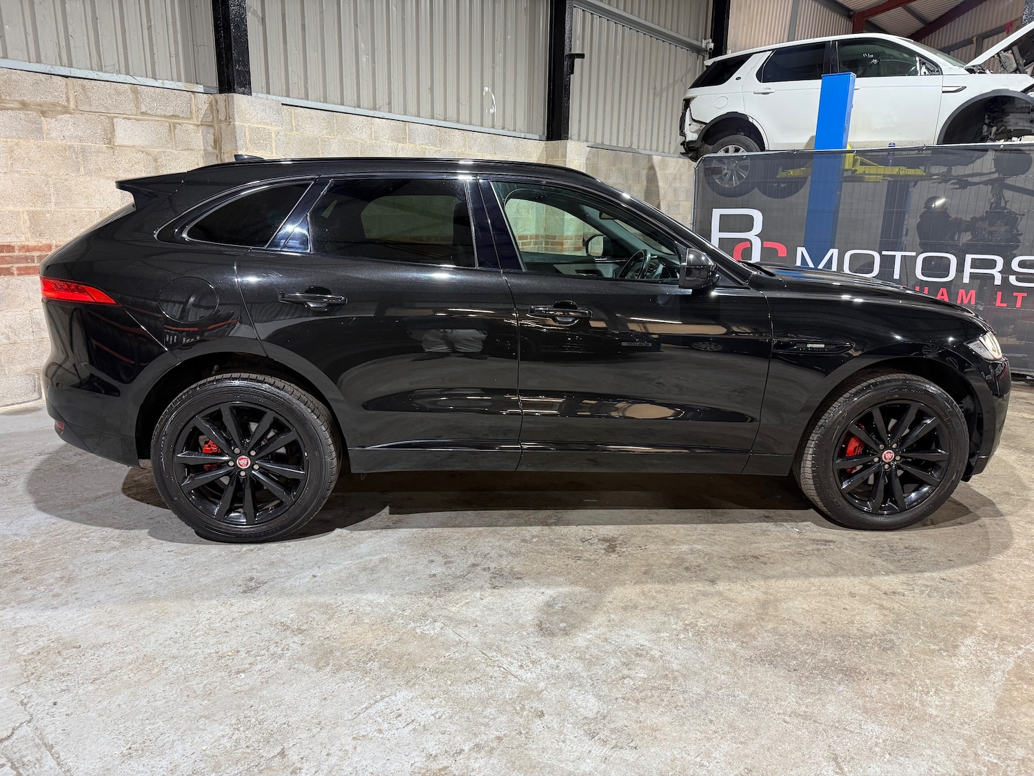 Used Jaguar F-Pace 2017 for sale - 77398488: Photo 2