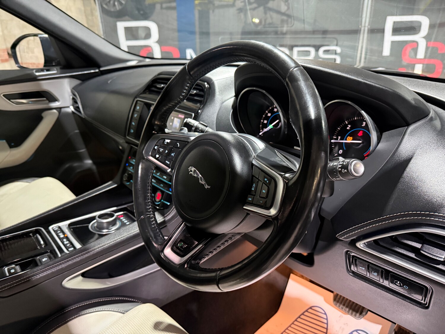 Used Jaguar F-Pace 2017 for sale - 77398488: Photo 26