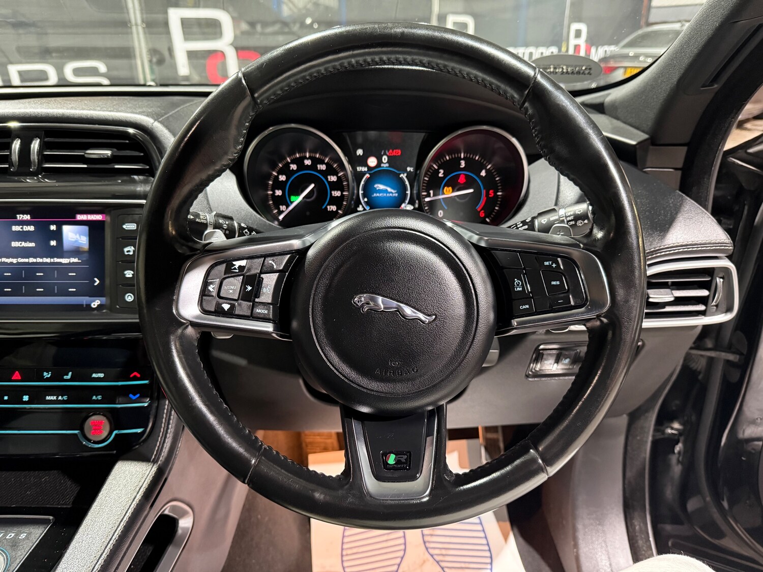 Used Jaguar F-Pace 2017 for sale - 77398488: Photo 32