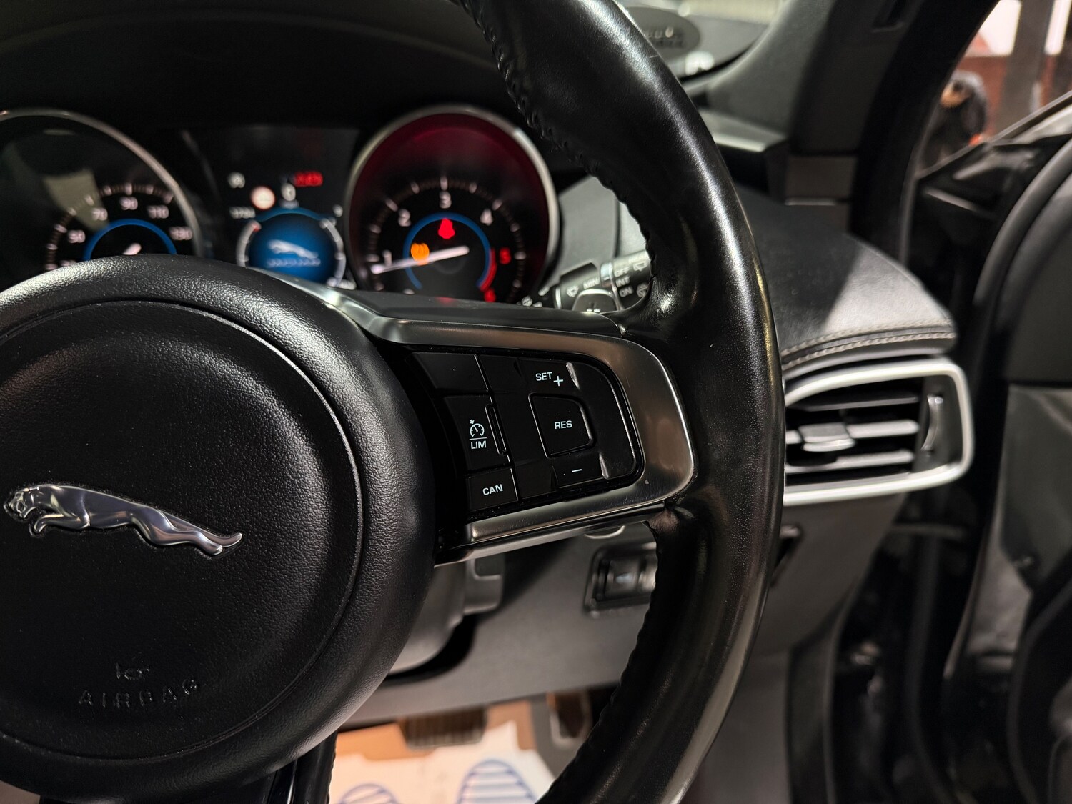 Used Jaguar F-Pace 2017 for sale - 77398488: Photo 34