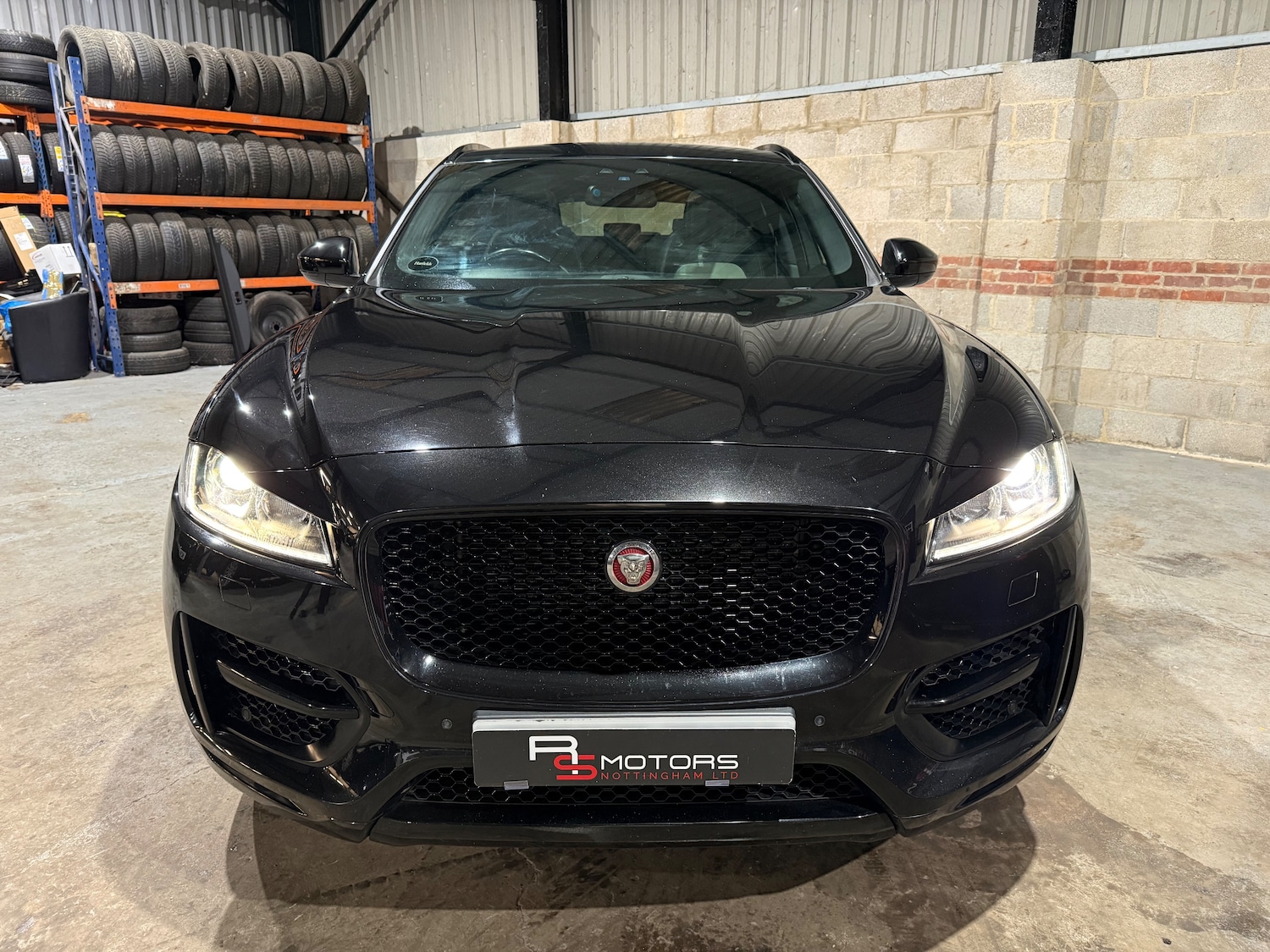 Used Jaguar F-Pace 2017 for sale - 77398488: Photo 6