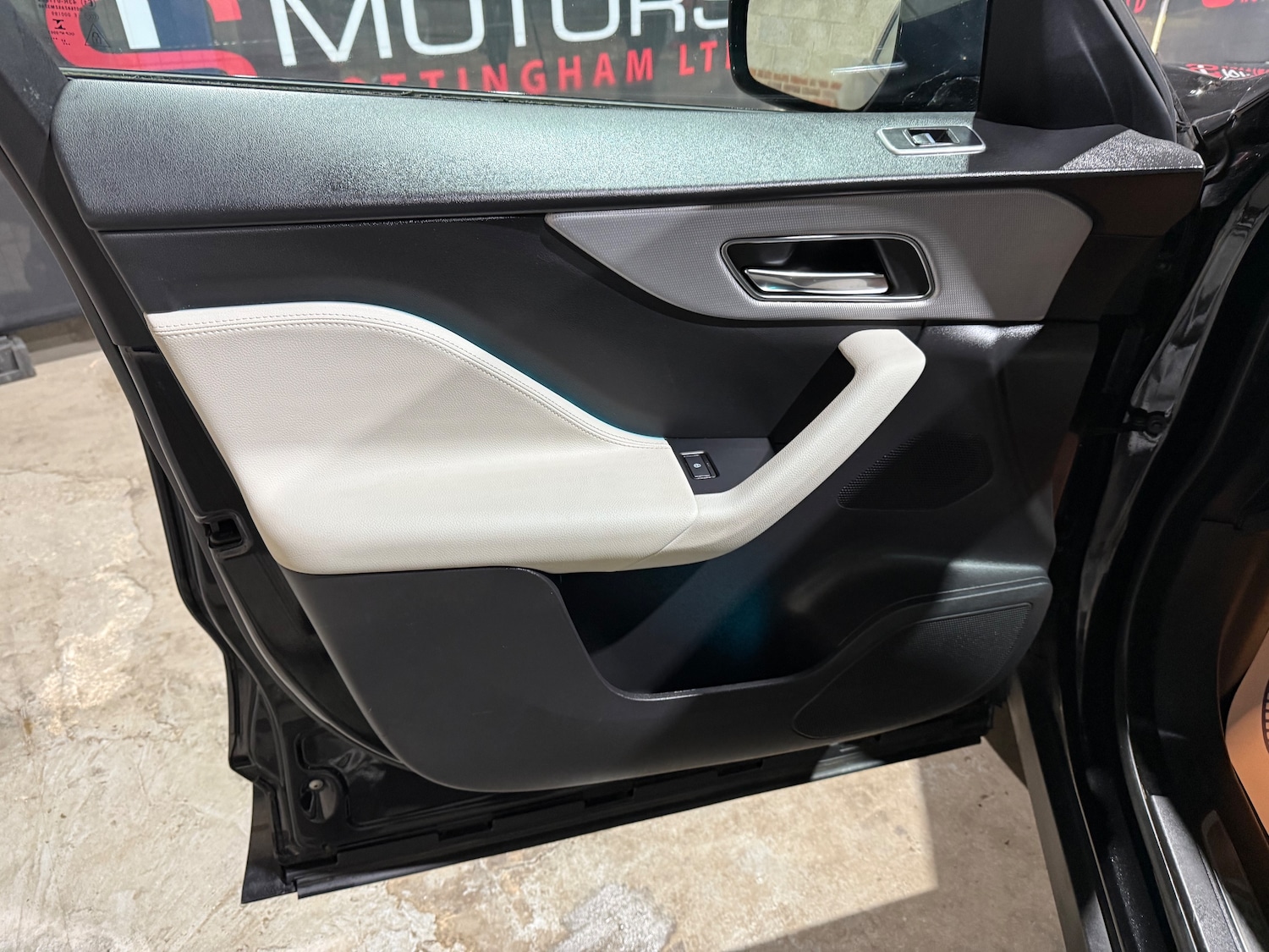 Used Jaguar F-Pace 2017 for sale - 77398488: Photo 7