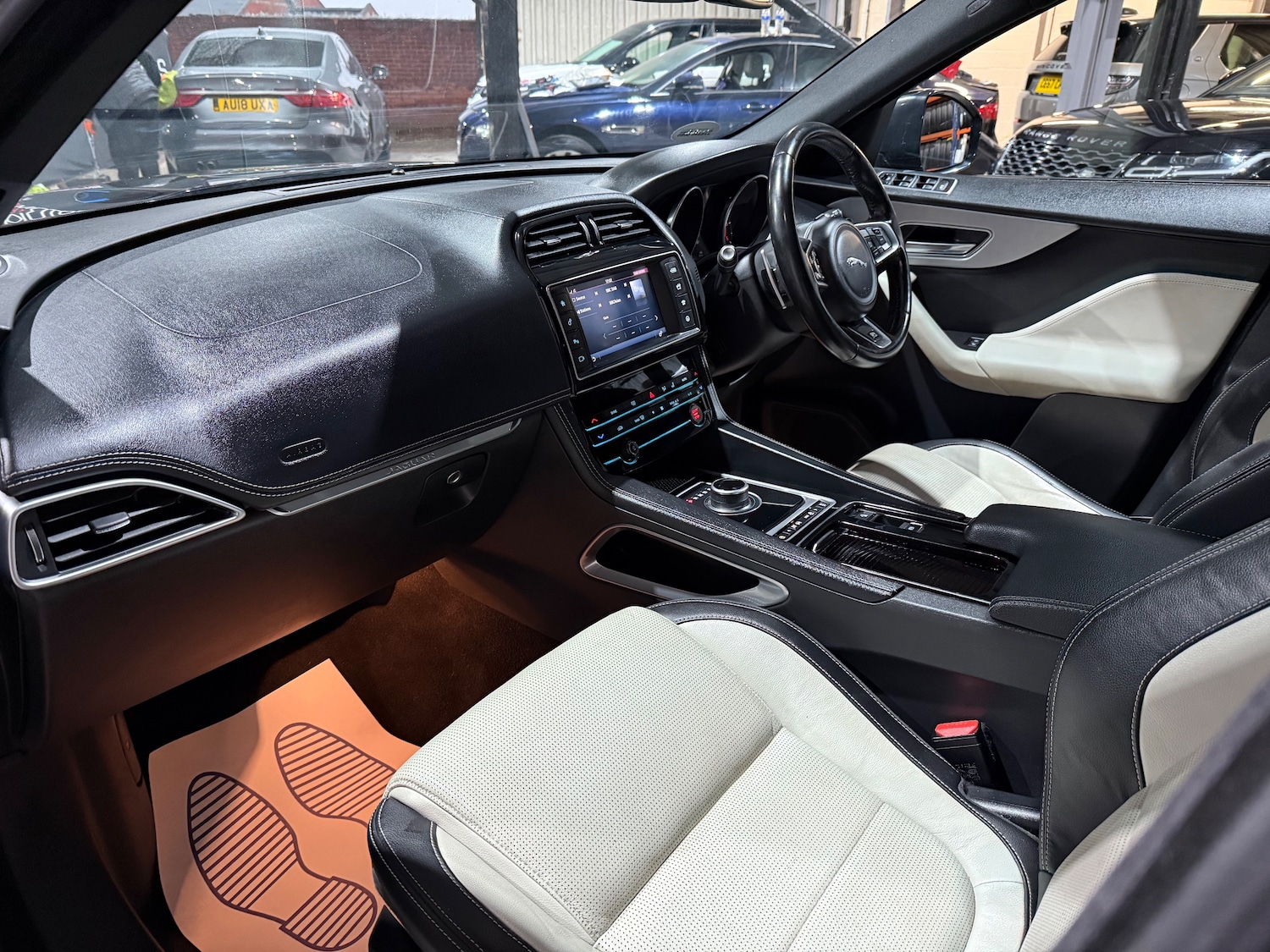 Used Jaguar F-Pace 2017 for sale - 77398488: Photo 9