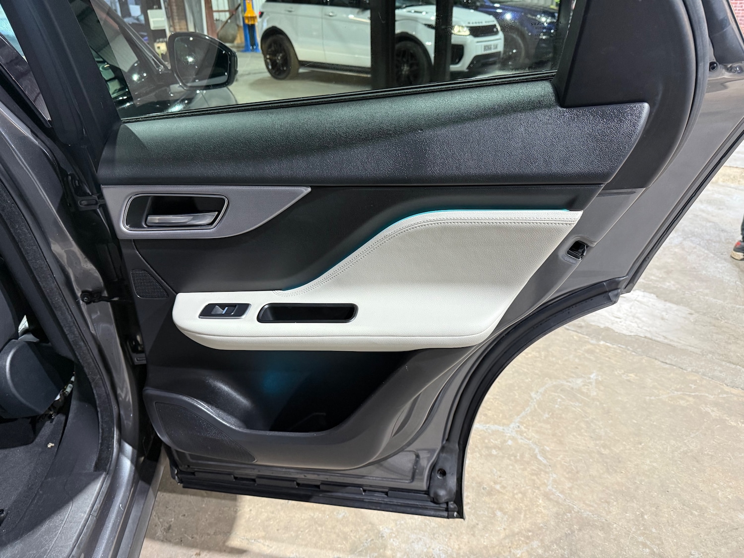 Used Jaguar F-Pace 2017 for sale - 77413975: Photo 21