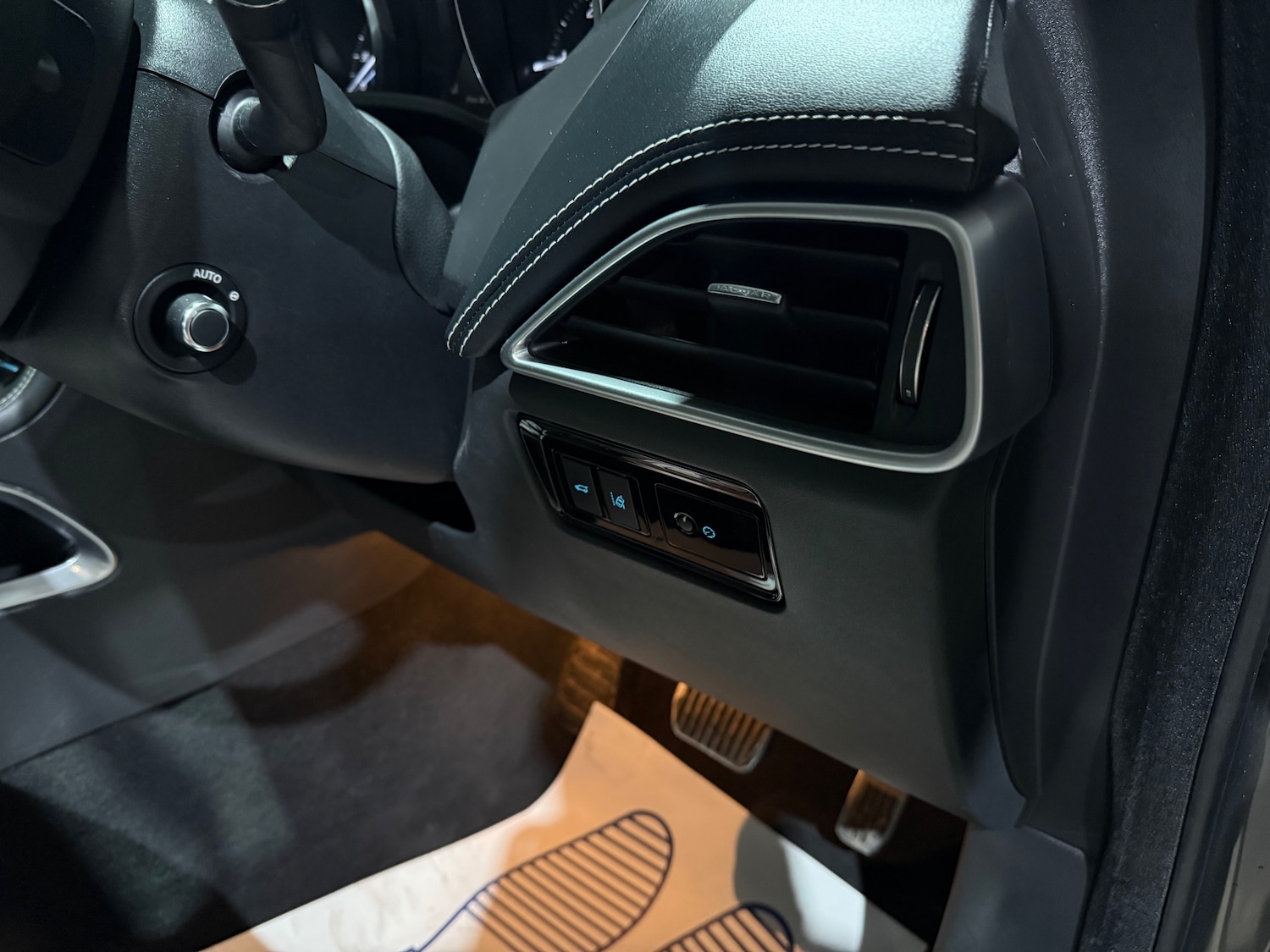 Used Jaguar F-Pace 2017 for sale - 77413975: Photo 32