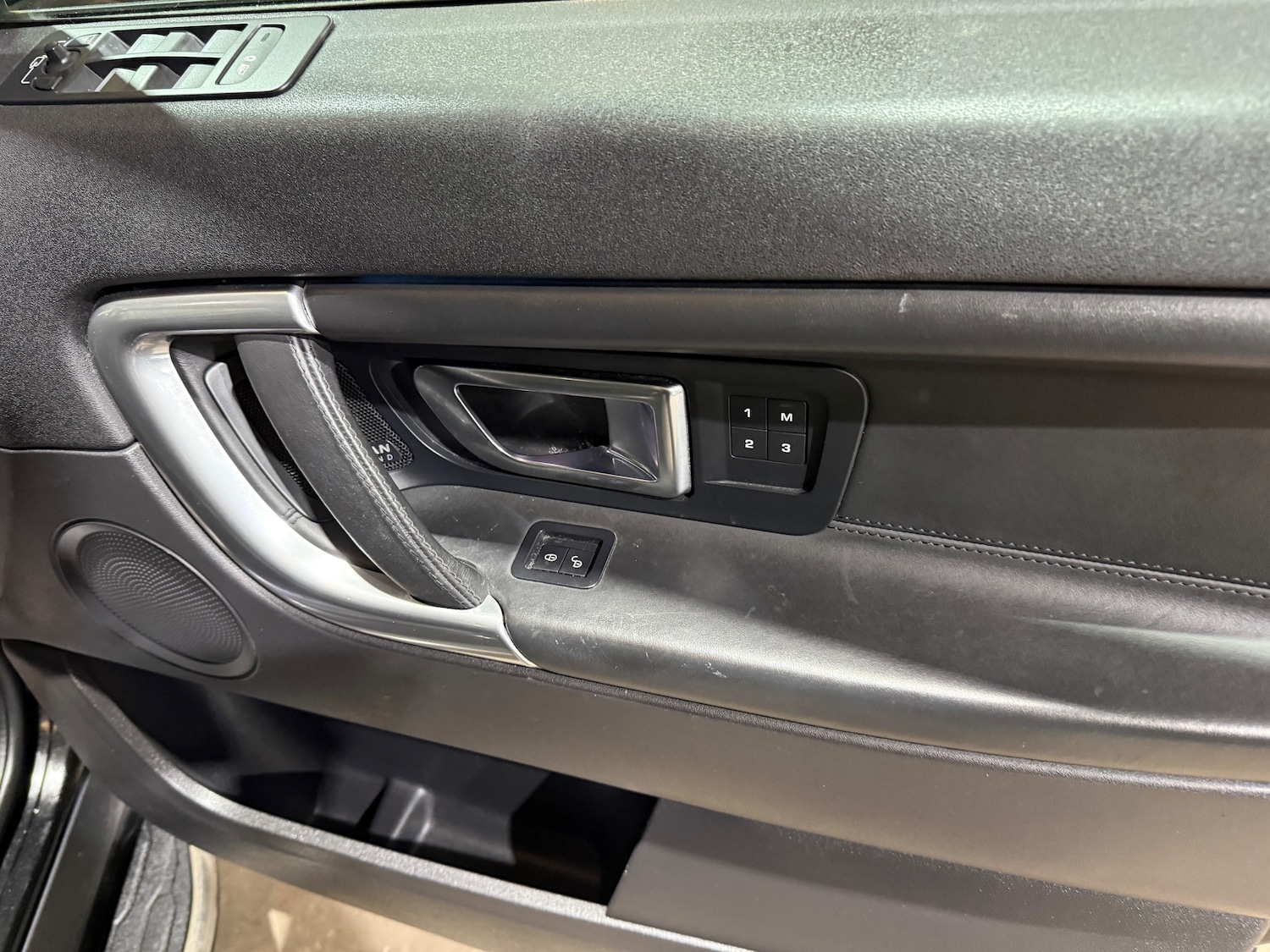 Used Land Rover Discovery Sport 2017 for sale - 77187620: Photo 30