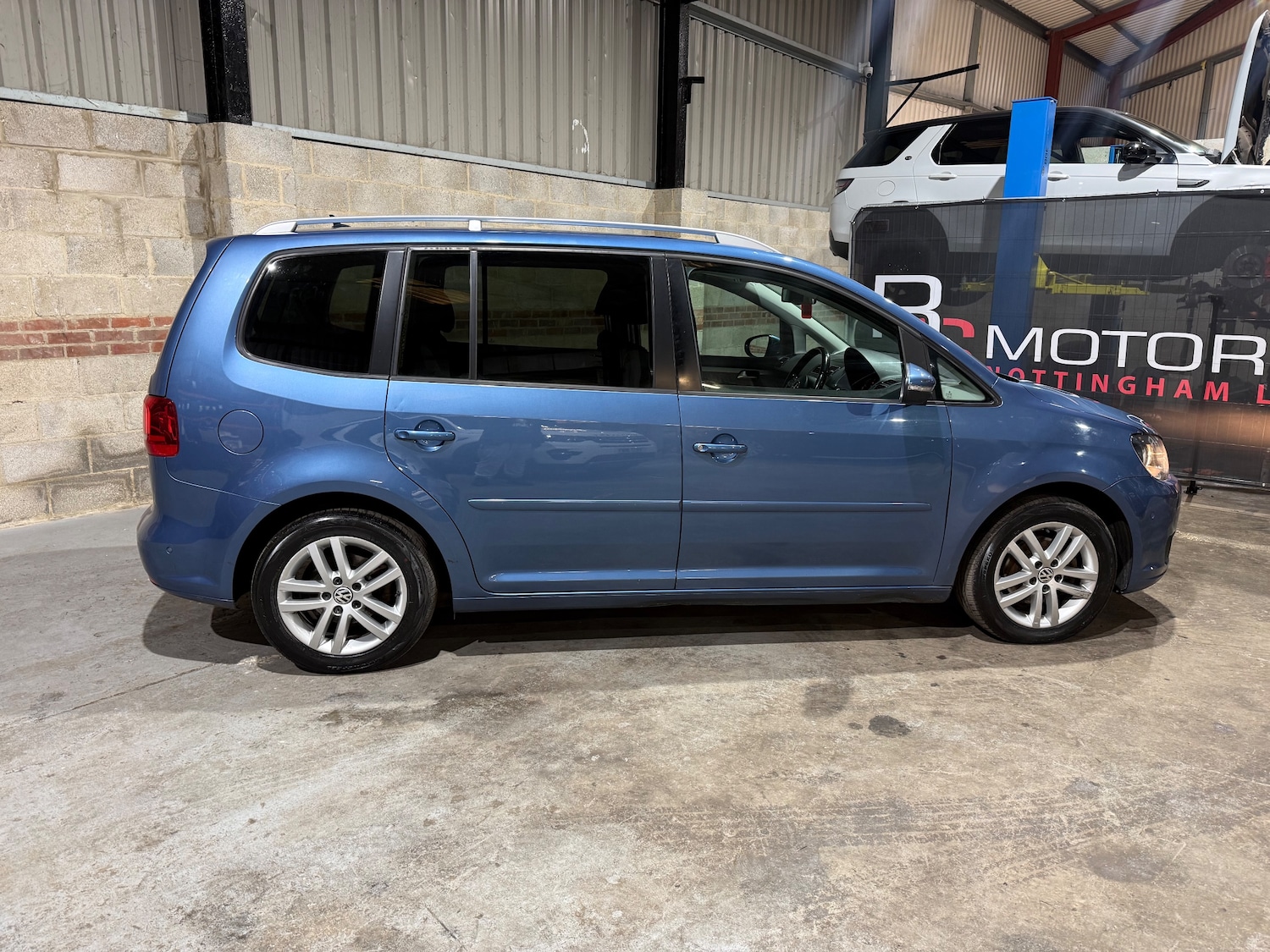Used Volkswagen Touran 2012 for sale - 77501925: Photo 2