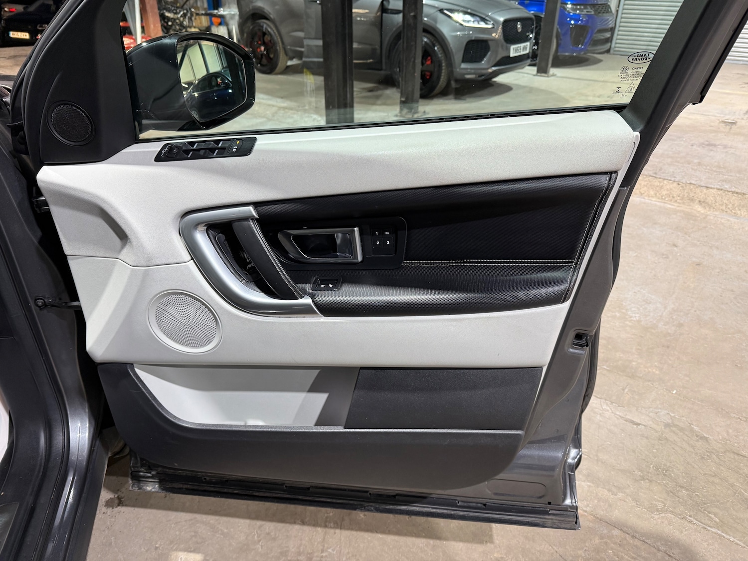 Used Land Rover Discovery Sport 2017 for sale - 77099156: Photo 25