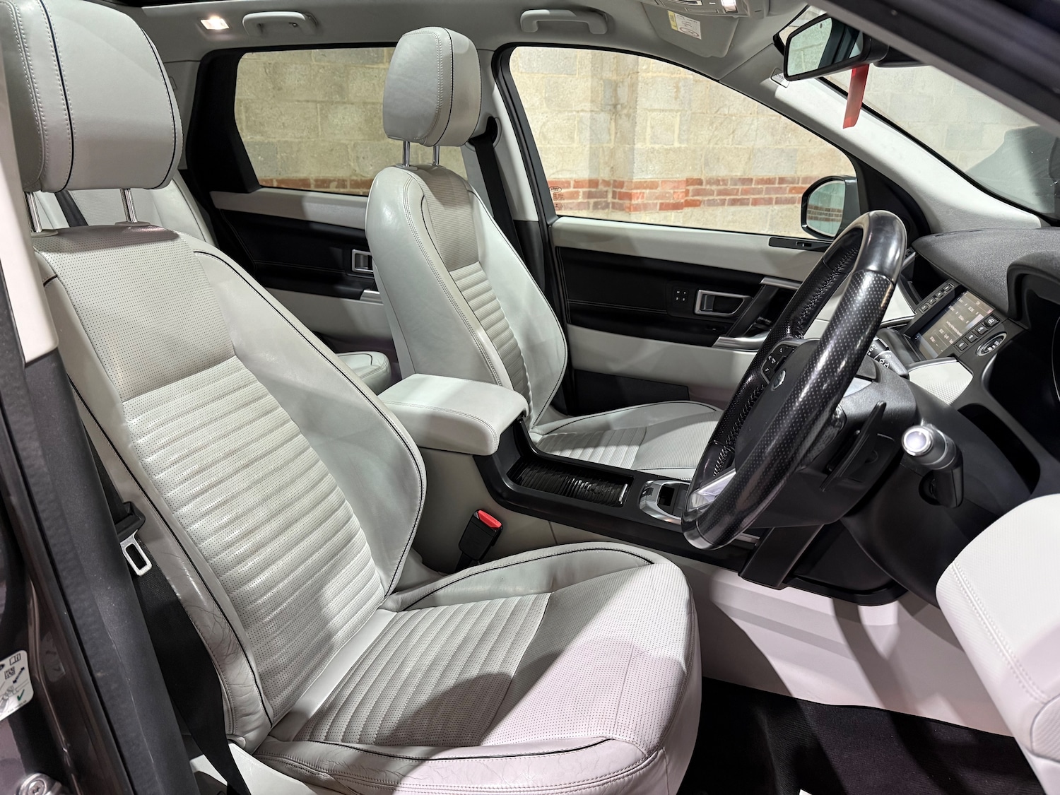 Used Land Rover Discovery Sport 2017 for sale - 77099156: Photo 31